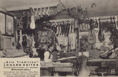 Johann Reiter, twórca i naprawa instrumentów strunowych, Mittenwald, Bawaria (zdjęcie czarno-białe) autorstwa Photographer German