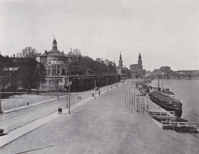 Royal Belvedere i lądowisko parowca (zdjęcie czarno-białe) autorstwa Photographer German