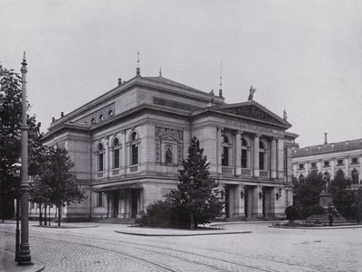 Lipsk: Gewandhaus i pomnik Mendelssohna (zdjęcie czarno-białe) autorstwa Photographer German