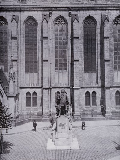 Lipsk: Thomaskirche z pomnikiem Bacha (zdjęcie czarno-białe) autorstwa Photographer German