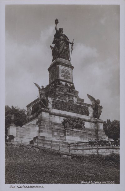 Nationaldenkmal, pomnik upamiętniający zjednoczenie Niemiec, Rudesheim nad Renem, Hesja (zdjęcie czarno-białe) autorstwa Photographer German