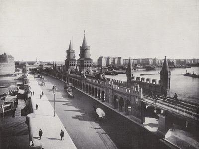 Most Oberbaum z podniesioną linią kolejową (zdjęcie czarno-białe) autorstwa Photographer German