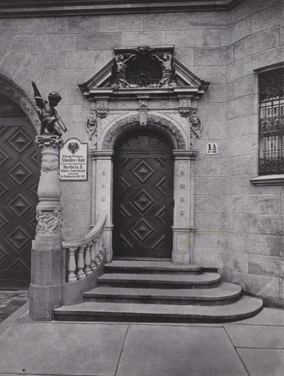 Portal z Urzędu Stanu Cywilnego Berlin I i II (zdjęcie czarno-białe) autorstwa Photographer German