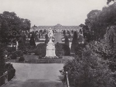 Poczdam, Pomnik Fryderyka Wielkiego i Widok Pałacu Sanssouci (zdjęcie czarno-białe) autorstwa Photographer German