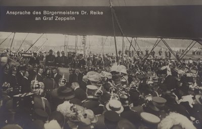 Przemówienie burmistrza Dr Reike do niemieckiego konstruktora sterowców Grafa Ferdinanda von Zeppelina (zdjęcie czarno-białe) autorstwa Photographer German