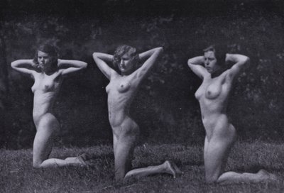 Ciało piękne, kultura fizyczna dla kobiet (zdjęcie czarno-białe) autorstwa Photographer German