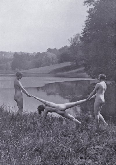 Ciało piękne, kultura fizyczna dla kobiet (zdjęcie czarno-białe) autorstwa Photographer German