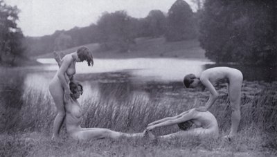 Ciało piękne, kultura fizyczna dla kobiet (zdjęcie czarno-białe) autorstwa Photographer German