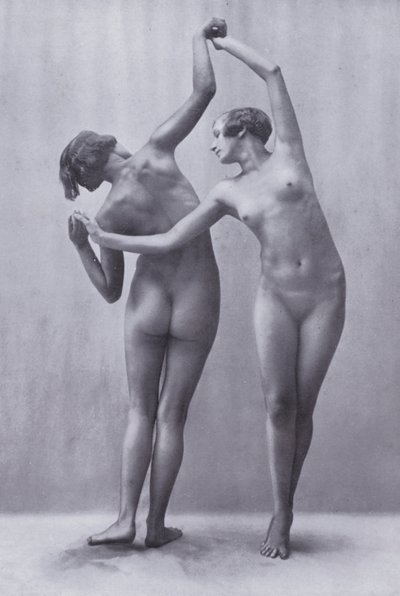 Ciało piękne, kultura fizyczna dla kobiet (zdjęcie czarno-białe) autorstwa Photographer German