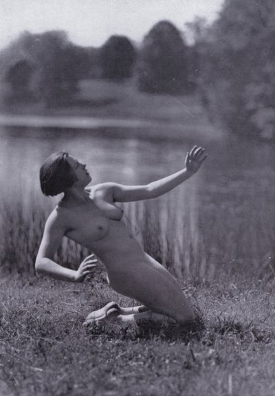 Piękne ciało, kultura fizyczna dla kobiet (zdjęcie czarno-białe) autorstwa Photographer German