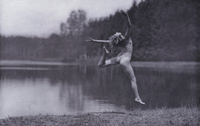 Piękne ciało, kultura fizyczna dla kobiet (zdjęcie czarno-białe) autorstwa Photographer German