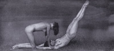 Ciało piękne, kultura fizyczna dla kobiet (zdjęcie czarno-białe) autorstwa Photographer German