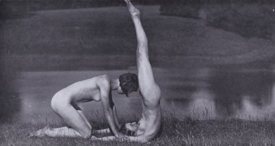 Ciało piękne, kultura fizyczna dla kobiet (zdjęcie czarno-białe) autorstwa Photographer German
