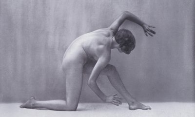 Ciało piękne, kultura fizyczna dla kobiet (zdjęcie czarno-białe) autorstwa Photographer German