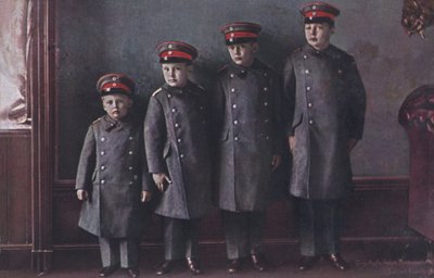 Synowie księcia Wilhelma Niemiec w mundurach wojskowych (zdjęcie) autorstwa Photographer German