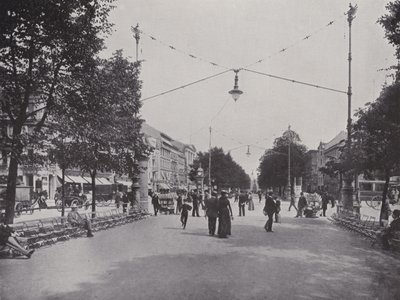 Unter Den Linden, Mittelallee i widok na pomnik Fryderyka Wielkiego (zdjęcie czarno-białe) autorstwa Photographer German