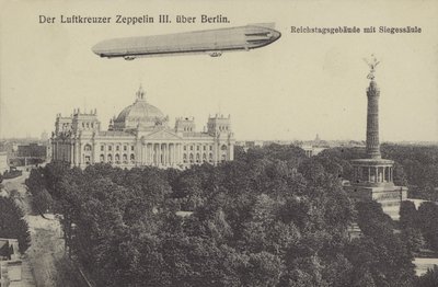 Zeppelin LZ III przelatujący nad Berlinem (zdjęcie czarno-białe) autorstwa Photographer German