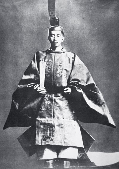 Hirohito, cesarz Japonii podczas swojej intronizacji autorstwa Photographer Japanese