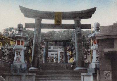 Japonia, ok. 1912: Big Torii w świątyni Suwa, Nagasaki (zdjęcie) autorstwa Photographer Japanese