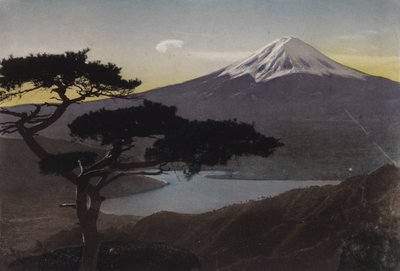 Japonia, ok. 1912: Góra Fuji z przełęczy Misaka (zdjęcie) autorstwa Photographer Japanese