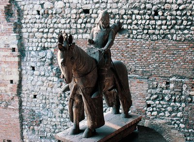 Pomnik konny Cangrande I della Scala, Castelvecchio, Werona, Wenecja Euganejska, Włochy autorstwa Blaise Nicolas Le Sueur