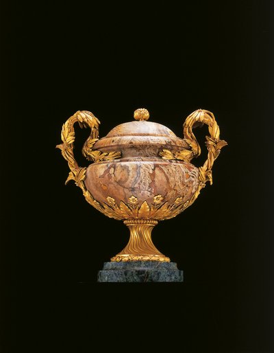 Jedna z pary egipskich waz Ludwika XIV, 1770-75 autorstwa Pierre Langlois
