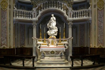 Niepokalane Poczęcie, Santa Maria Niepokalana umieszczona na ołtarzu kaplicy scenograficznej 1669-70 (marmur) autorstwa Pierre Puget