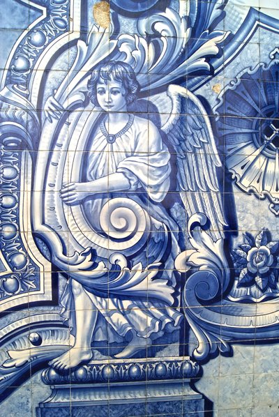 Panel dekoracyjny przedstawiający anioła, Lamego, Portugalia. 1738 (płytki ceramiczne) autorstwa Portuguese School