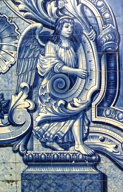 Panel dekoracyjny przedstawiający anioła, Lamego, Portugalia. 1738 (płytki ceramiczne) autorstwa Portuguese School
