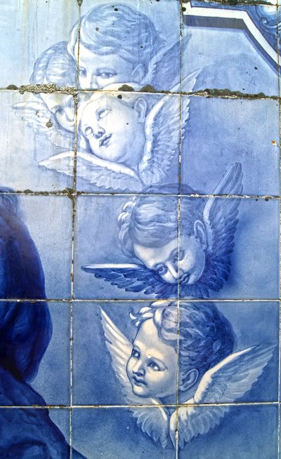Panel dekoracyjny przedstawiający cherubiny, Lamego, Portugalia. 1738 (płytki ceramiczne) autorstwa Portuguese School