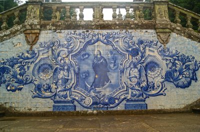 Panel dekoracyjny przedstawiający Matkę Boską miażdżącą Węża, Lamego, Portugalia. 1738 autorstwa Portuguese School