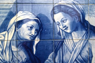 Szczegół przedstawiający Maryję spotykającą żonę karczmarza, Panel dekoracyjny przedstawiający Maryję i Józefa przybywających do gospody, Lamego, Portugalia. 1738 (płytki ceramiczne) autorstwa Portuguese School