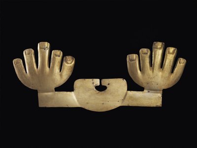 Ozdoba na nos z dłońmi, prawdopodobnie Moche autorstwa Pre Columbian Pre Columbian