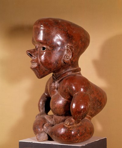 Sztuka prekolumbijska: statuetka siedzącego nagiego garbusa. Od Colimy. Cywilizacja wybrzeży zachodnich. 300-1250 n.e. Muzeum Archeologiczne Guadalajara autorstwa Pre Columbian Pre Columbian