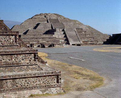 Piramida księżyca autorstwa Pre Columbian Pre Columbian