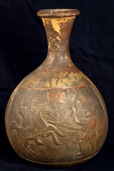 Butelka przedstawiająca walkę między jeźdźcem a pieszym wojownikiem (terakota) autorstwa Precolombian Precolombian