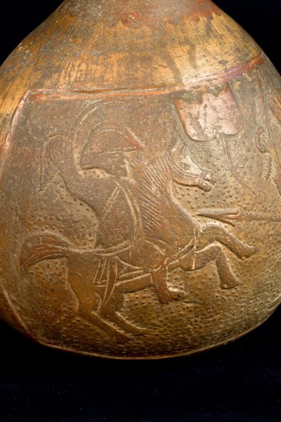 Butelka przedstawiająca walkę między jeźdźcem a pieszym wojownikiem (terakota) autorstwa Precolombian Precolombian