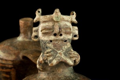 Ceramika z podwójnym korpusem i uchwytem mostkowym / kultura Vicus (terakota) autorstwa Precolombian Precolombian