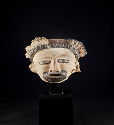 Statuetka głowy / Meksyk, kultura Totanaque (terakota) autorstwa Precolombian Precolombian