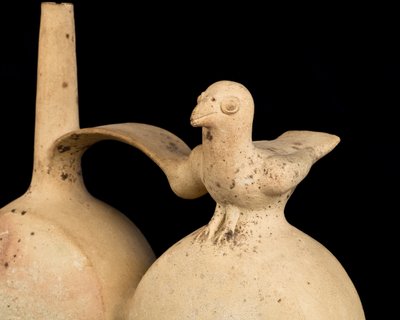 Biała ceramika z podwójnym korpusem i uchwytem mostkowym / kultura Chanc (terakota) autorstwa Precolombian Precolombian
