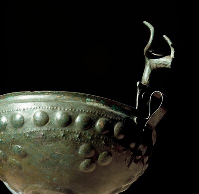 Cywilizacja etruska: puchar z brązu z nekropolii w Tolfie w Lacjum. X wiek pne. Rzym, Narodowe Muzeum Etnografii Prehistorycznej Luigi Pigorini autorstwa Prehistoric Prehistoric