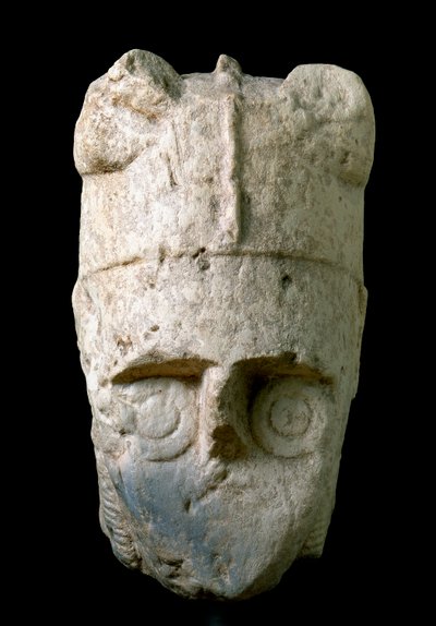 Głowa łucznika z rogatym hełmem (miles cornutus), z Monte Prama (Cabras), konserwowana w Narodowym Muzeum Archeologicznym w Cagliari autorstwa Prehistoric Prehistoric