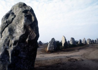 Megalityczne pomniki Carnac w Kermario. autorstwa Prehistoric Prehistoric