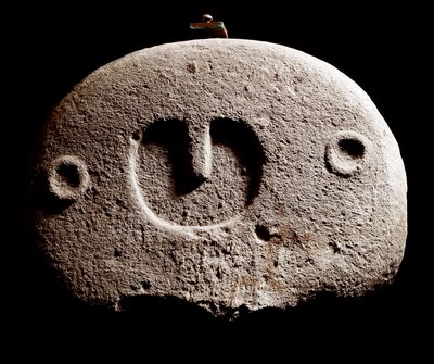 Sztuka prehistoryczna: rzeźba z epoki żelaza ze stanowiska Lunigiana w pobliżu La Spezia we Włoszech. 1100-800 pne. La Spezia, Miejskie Muzeum Cywilizacji Lunigiana autorstwa Prehistoric Prehistoric