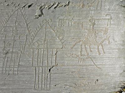Prehistoria, cywilizacja Camunni, sztuka naskalna: nagrobek przedstawiający sceny z codziennego życia na wsi, chaty na palach, domy nad jeziorem, psy, ptaki, jelenie i człowiek na koniu. Okres między neolitem a epoką brązu. Roche