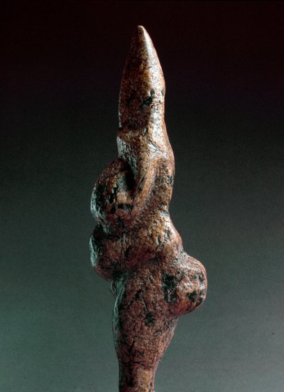 Prehistoria: Venus de Savignano, antropomorficzna rzeźba lityczna znaleziona w 1925 roku w Savignano sul Panaro. Górny paleolit, epoka kamienia Wysokość: 22 cm. Luigi Pigorini Narodowe Muzeum Prehistorii i Etnografii (Muzeum Prahistorii i Etnografii), Rzym autorstwa Prehistoric Prehistoric