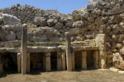 Prehistoria: widok megalitycznej świątyni Ggantija, datowanej na neolit ​​(3500-2600 pne), wyspa Gozo, Malta (zdjęcie) autorstwa Prehistoric Prehistoric