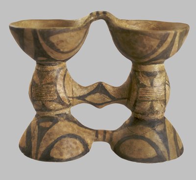 Naczynie w formie lornetki, 4250-3850 pne autorstwa Prehistoric Russian Culture