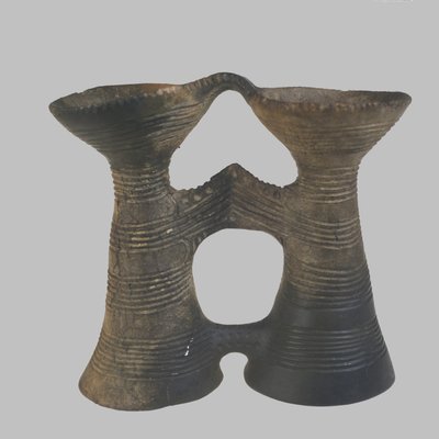 Naczynie w formie lornetki, 4400-4200 pne autorstwa Prehistoric Russian Culture