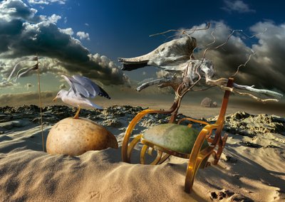 Surrealistyczne krzesło z pustyni autorstwa Radoslav Penchev